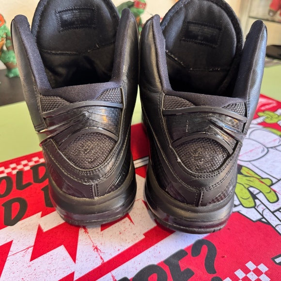 Nike LeBron 8 ‘Blackout’ – 2010 Miami Heat Era, All Business, No Distractions - Picture 3 of 6